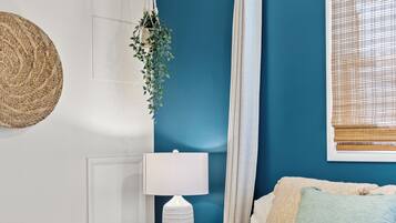 2 habitaciones, tabla de planchar con plancha, internet y ropa de cama