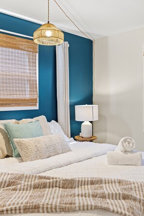 2 bedrooms, iron/ironing board, Internet, bed sheets