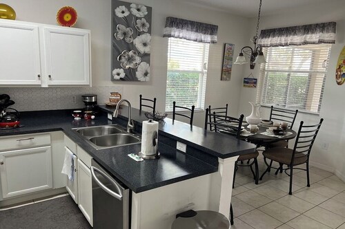 Spacious 5-bedroom/4-bath house within easy reach of 'The Disney Parks'