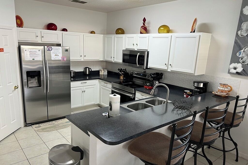 ثلاجة، ميكروويف، فرن، موقد طهي مسطح