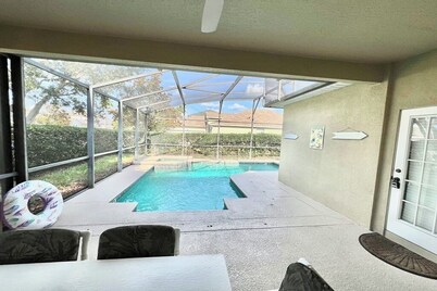 Spacious 5-bedroom/4-bath house within easy reach of 'The Disney Parks'