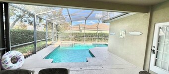 Spacious 5-bedroom/4-bath house within easy reach of 'The Disney Parks'