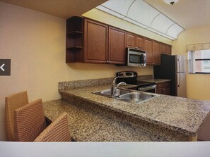 Deluxe Villa, Garden View | Private kitchen | Fridge, stovetop