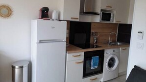 Kaffetrakter/tekoker, kjøleskap, mikrobølgeovn og ovn
