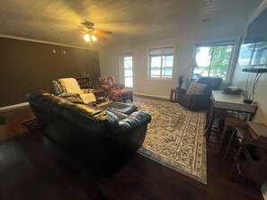 Living area - Cozy cabin on Lake Jefferson in Cleveland, MN (Cleveland)