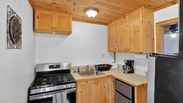 Fridge, microwave, oven, coffee/tea maker