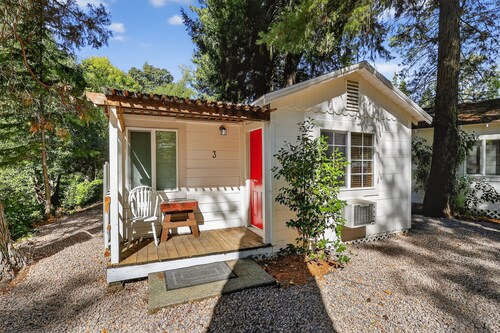 NEW! Rouge Cobb Mountain Hotel - Cabin 3