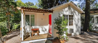 NEW! Rouge Cobb Mountain Hotel - Cabin 3