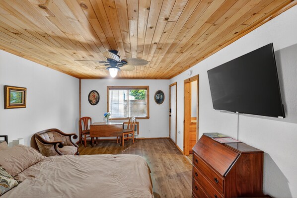 WiFi, bed sheets - NEW! Rouge Cobb Mountain Hotel - Cabin 3 (Cobb)