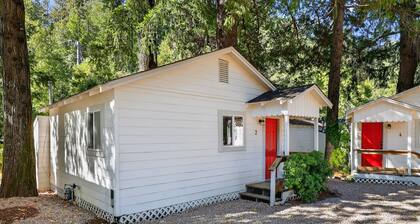 NEW! Rouge Cobb Mountain Hotel - Cabin 2
