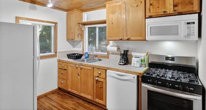 NEW! Rouge Cobb Mountain Hotel - Cabin 4
