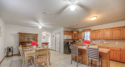 Cozy Ranch house 10 min to Casino. Close to lke Donna,restnts and lke tombigbee.