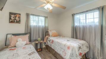 2 bedrooms, iron/ironing board, WiFi, bed sheets