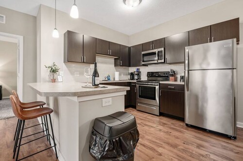 Pet-friendly 2BR On 1st Floor Parking W D