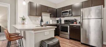 Pet-friendly 2BR On 1st Floor Parking W D