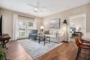 2 bedrooms - Pet-friendly 2BR On 1st Floor Parking W D (Westerville)