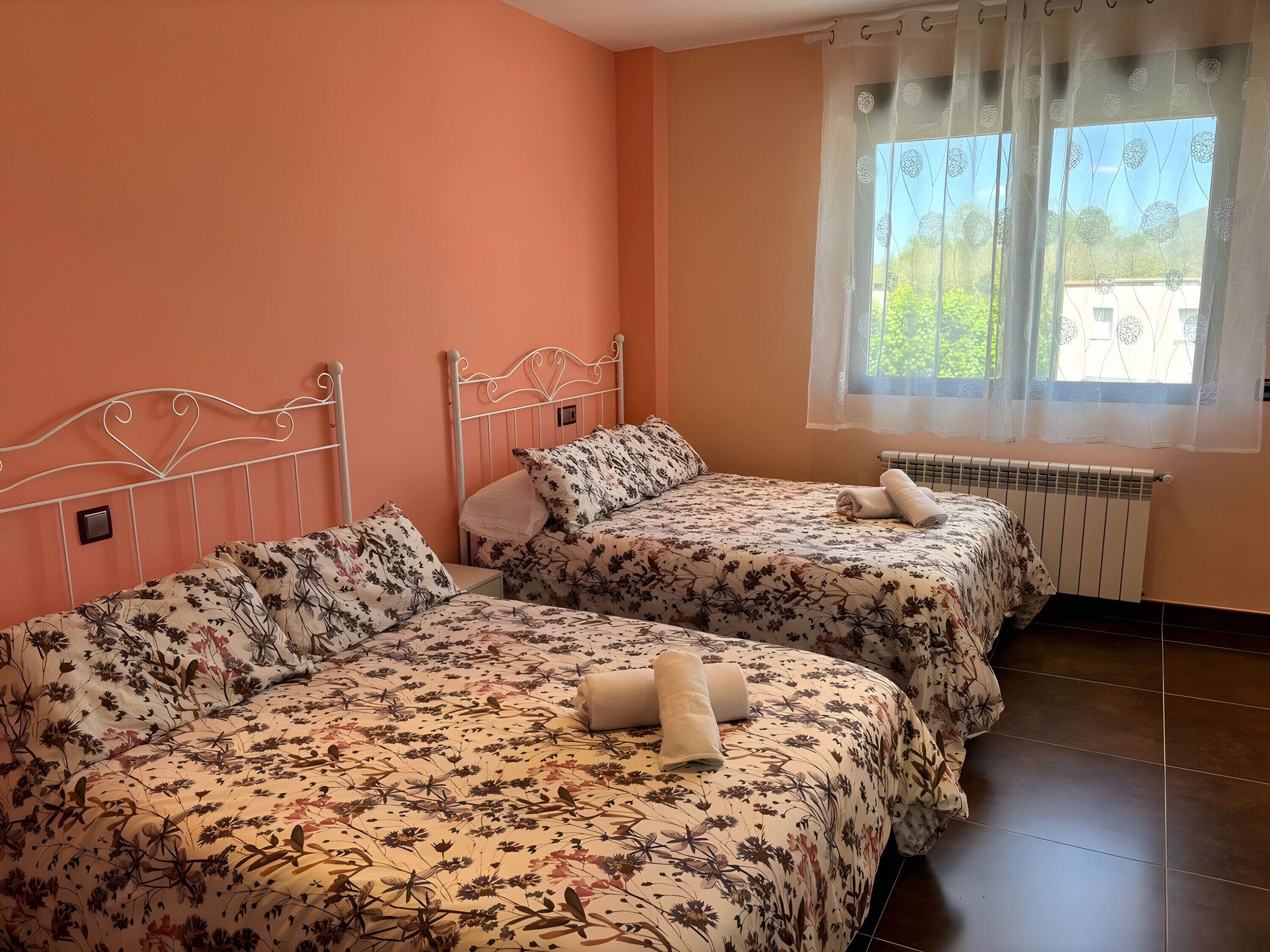 4 slaapkamers, een strijkplank/strijkijzer, wifi, beddengoed