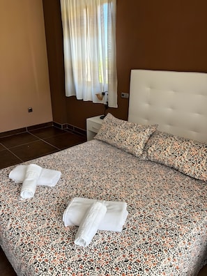 4 soverom, strykejern/-brett, wi-fi og sengetøy