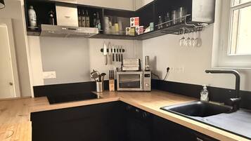 Réfrigérateur, micro-ondes, four, lave-vaisselle