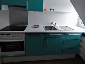 Refrigerador, horno, placa de cocina, cafetera/tetera