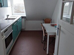 Refrigerador, horno, placa de cocina, cafetera/tetera