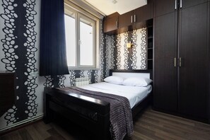 Basic Apartment, Balcony, City View