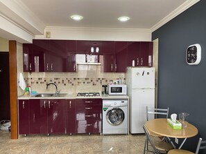 Standard Apartment, City View | Private kitchen