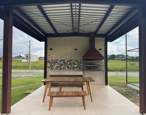 Outdoor dining - COP30 House – ConTransfer, Comfort, Security & Wi-Fi ✅ (Belém)