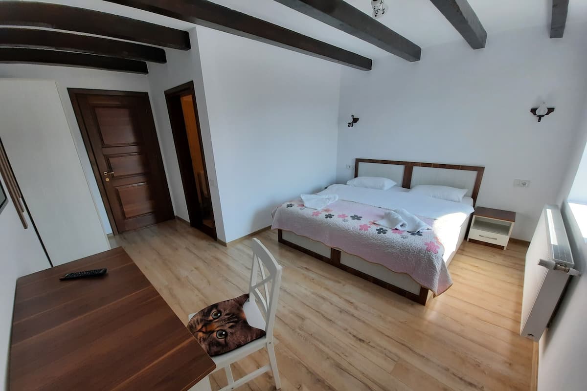 Double or Twin Room, Patio, Hill View | WiFi (free)