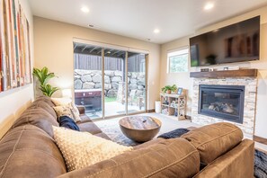 Smart TV - Mountain Retreat - Hot Tub Media Room Gourmet Kitchen relaxing deck w/firepit (Kamas)