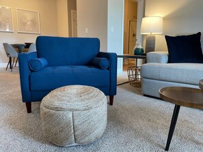 2 bedrooms - 2BR Water Views W D Walkable Pool Gym (Westerville)