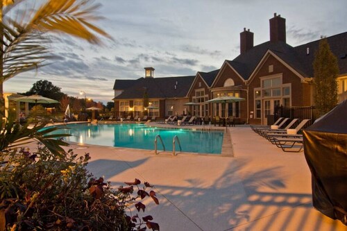 2BR Water Views W D Walkable Pool Gym