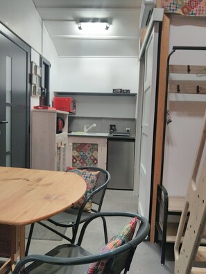 Fridge, microwave, coffee/tea maker, electric kettle