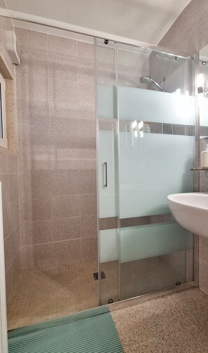 Shower, eco-friendly toiletries, hair dryer, bidet