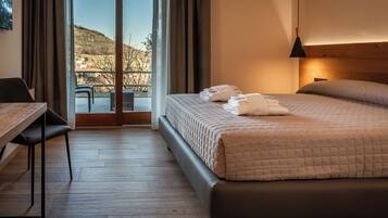 Caja de seguridad en la habitación y escritorio