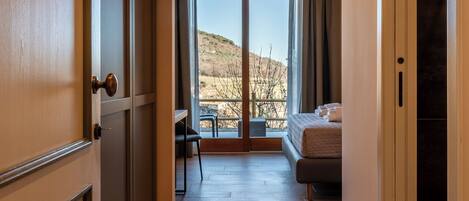 In-room safe, desk, soundproofing, free WiFi