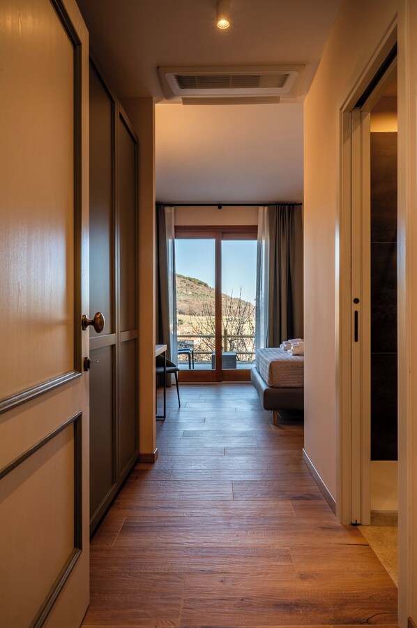 In-room safe, desk, soundproofing, free WiFi