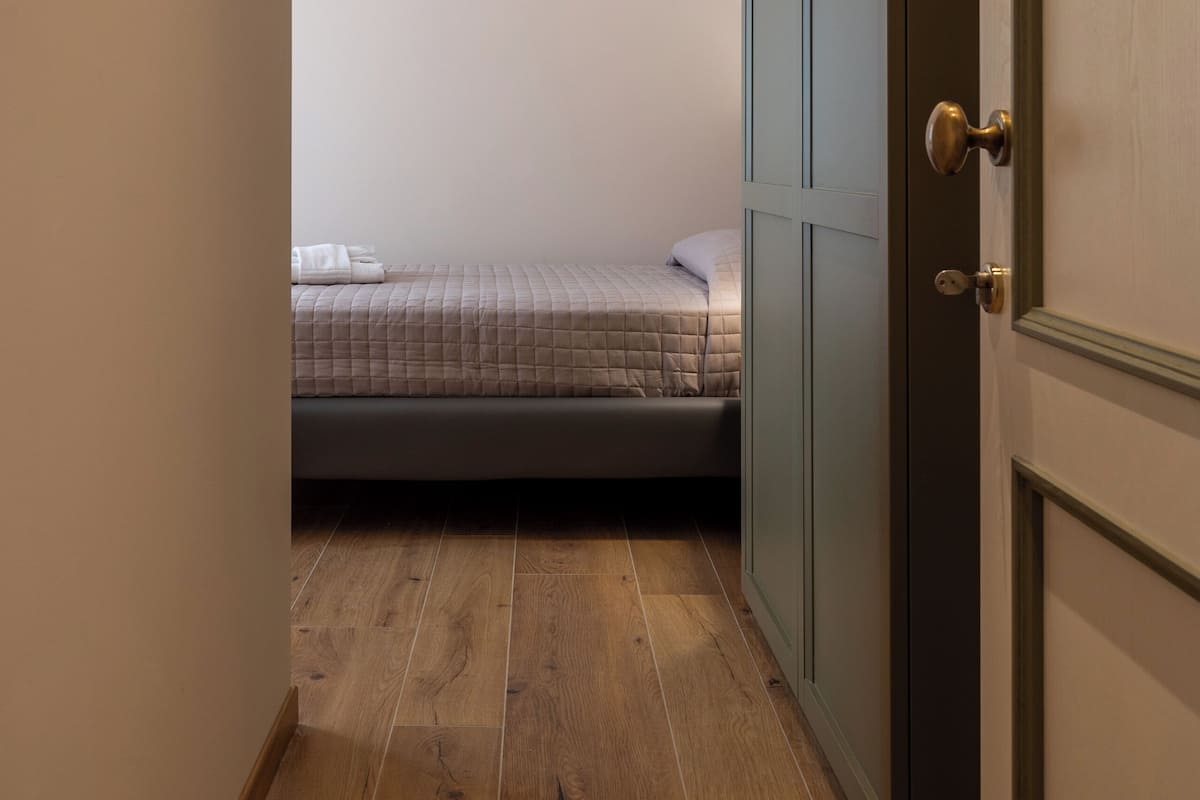 房內夾萬、書桌、隔音、免費 Wi-Fi