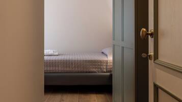 In-room safe, desk, soundproofing, free WiFi