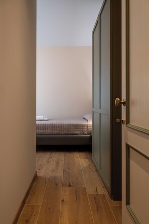 In-room safe, desk, soundproofing, free WiFi