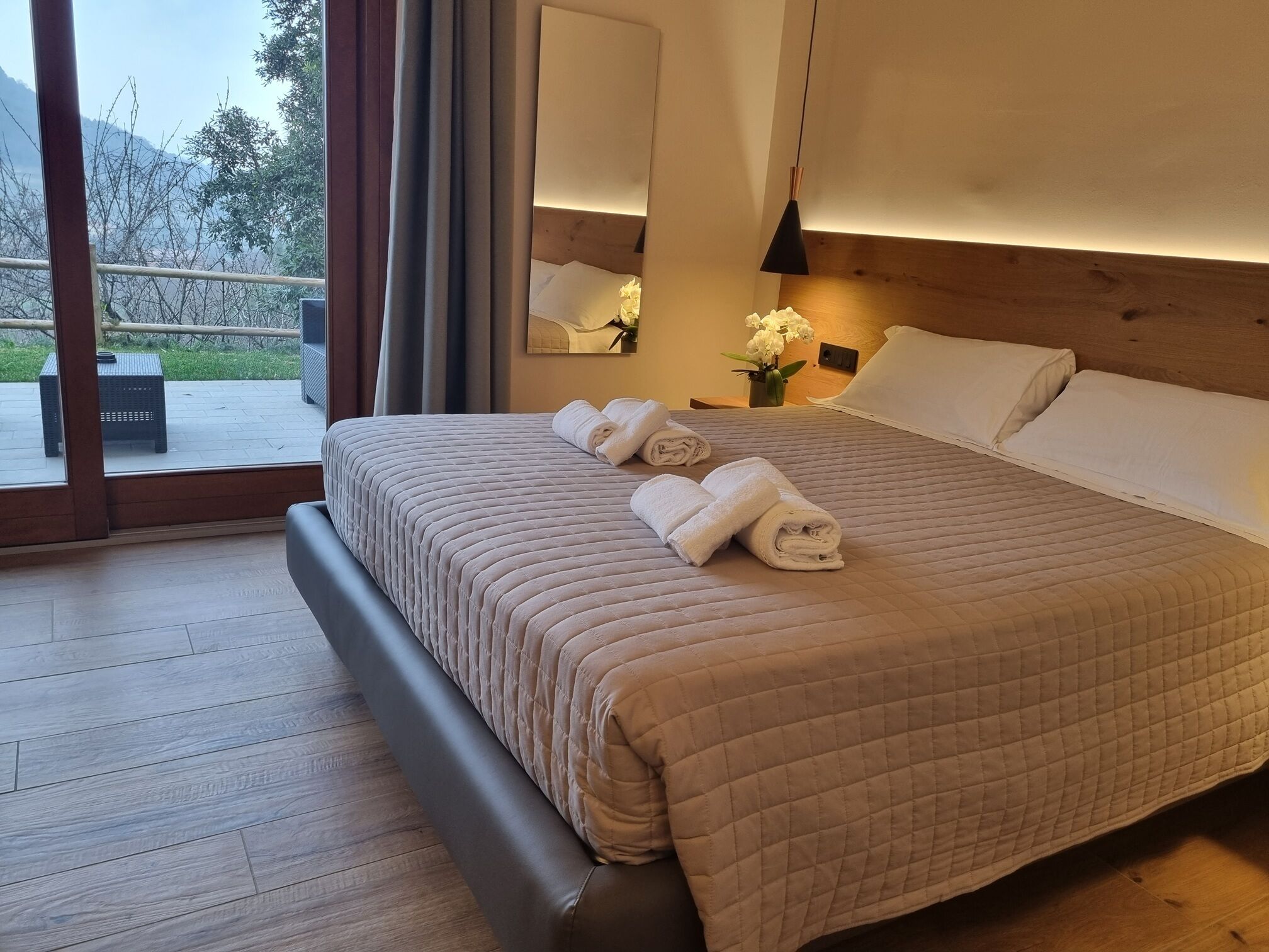 Familien-Dreibettzimmer | Zimmersafe, Schreibtisch, schallisolierte Zimmer, kostenloses WLAN