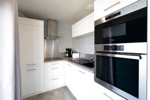 Mikrowelle, Ofen, Herdplatte, Geschirrspüler