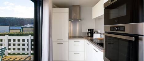 Micro-ondes, four, plaque de cuisson, lave-vaisselle