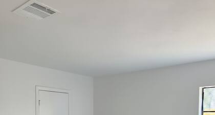 Calming 3-bedroom house with AC in Humble