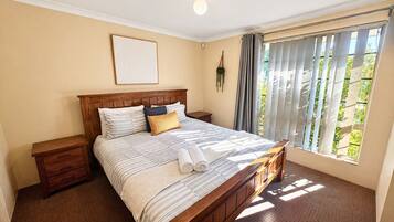 4 bedrooms, iron/ironing board, free WiFi, bed sheets