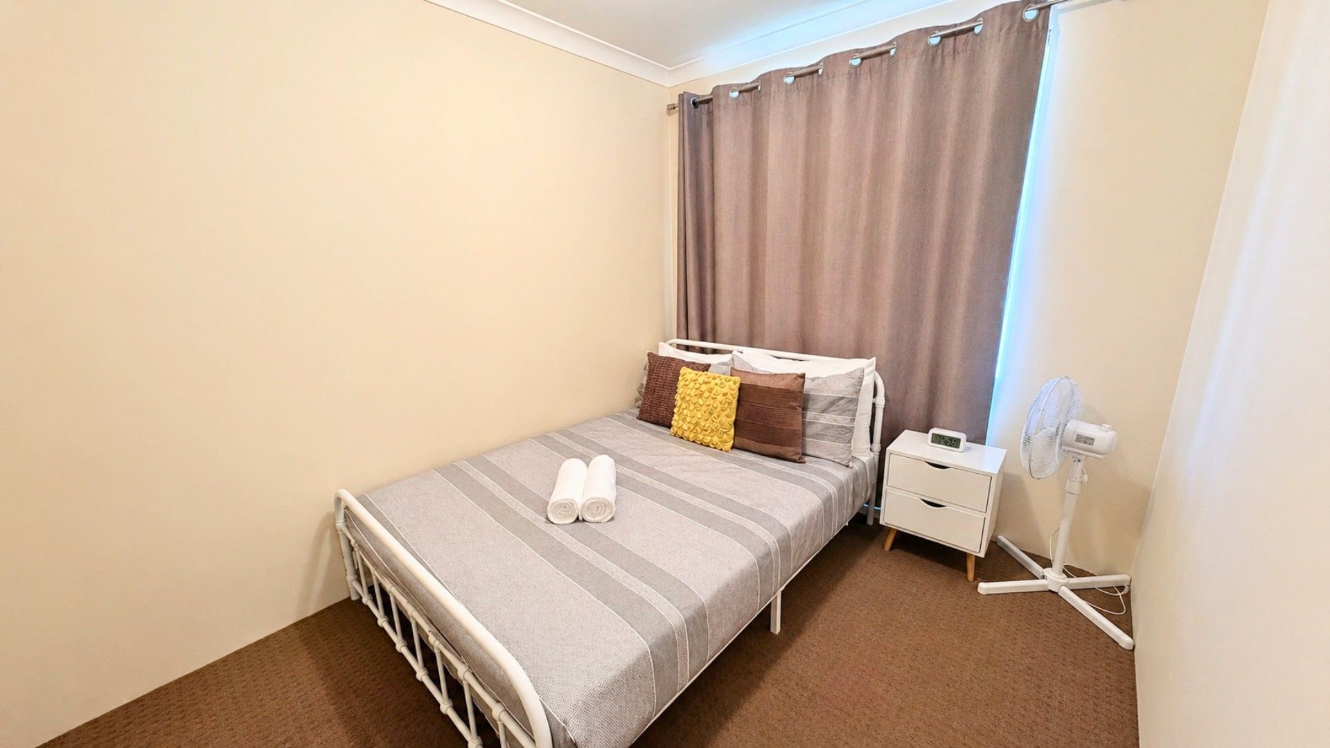 4 bedrooms, iron/ironing board, free WiFi, bed sheets