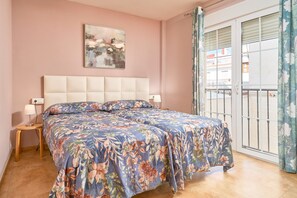 3 habitaciones, tabla de planchar con plancha, wifi y ropa de cama