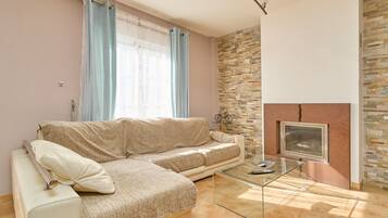 TV, fireplace, DVD player, stereo