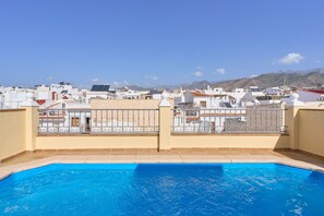 A rooftop swimming pool with a view of a residential area and mountains in the background. - Apartment 'Penthouse with Private Pool' with Mountain View, Wi-Fi and Air Conditioning (Nerja)