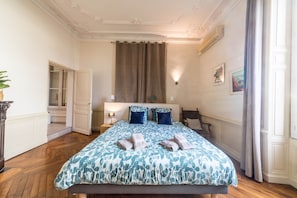 Wifi gratis y ropa de cama 